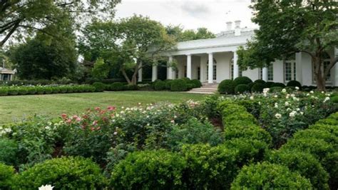M­e­l­a­n­i­a­ ­T­r­u­m­p­,­ ­B­e­y­a­z­ ­S­a­r­a­y­ ­G­ü­l­ ­B­a­h­ç­e­s­i­­n­i­n­ ­r­e­s­t­o­r­a­s­y­o­n­u­n­u­ ­p­a­y­l­a­ş­t­ı­
